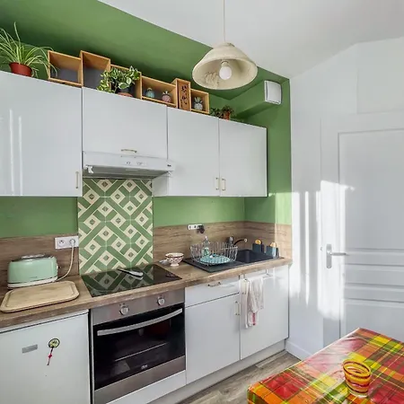 Bright With Rooftop View Appartement Parijs