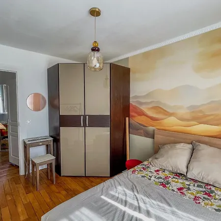 Appartement Bright With Rooftop View Parijs
